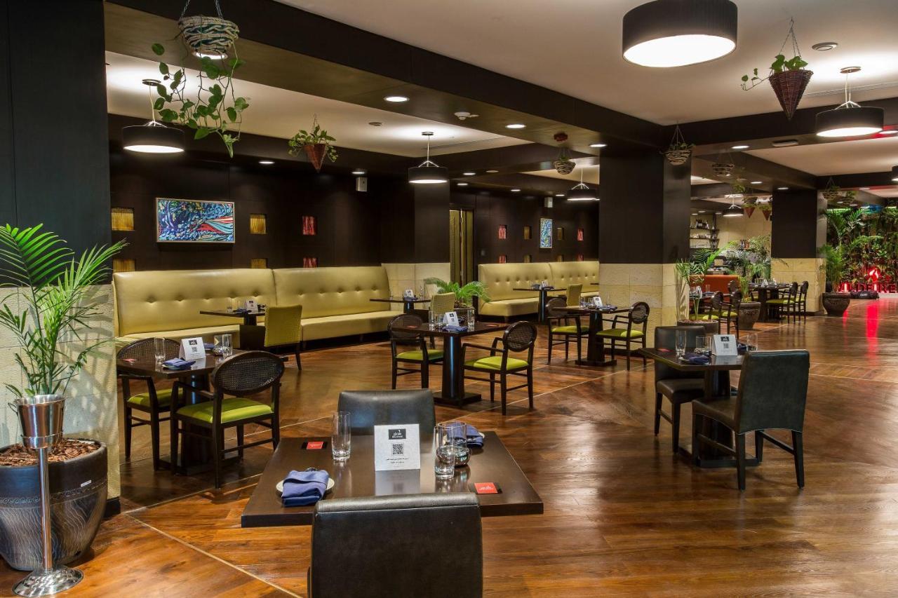 Crowne Plaza Riyadh - Rdc Hotel & Convention By Ihg Dış mekan fotoğraf The interior of the restaurant