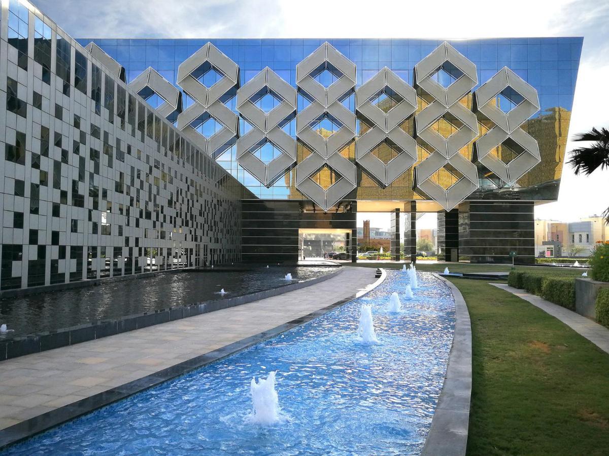Crowne Plaza Riyadh - Rdc Hotel & Convention By Ihg Dış mekan fotoğraf The Sheikh Zayed House