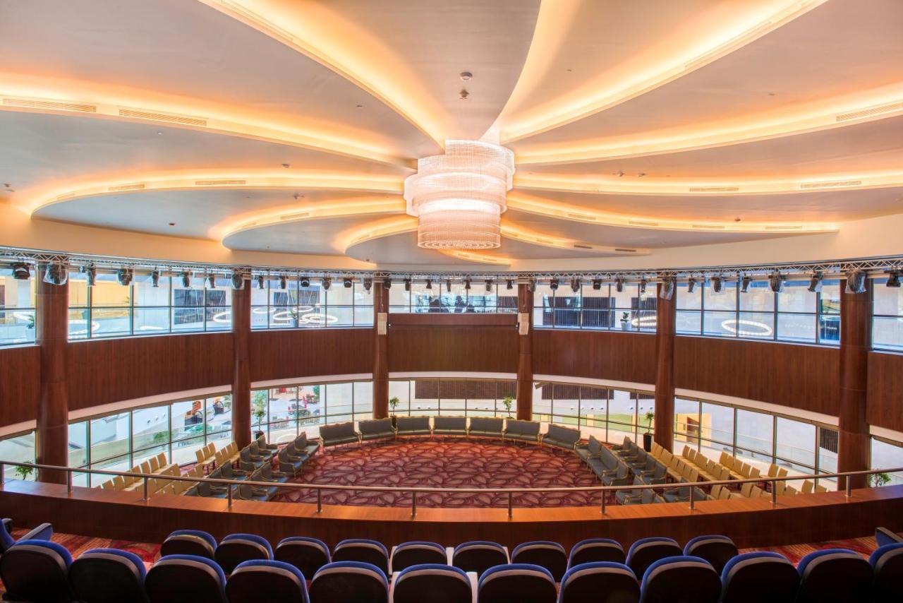 Crowne Plaza Riyadh - Rdc Hotel & Convention By Ihg Dış mekan fotoğraf The main auditorium
