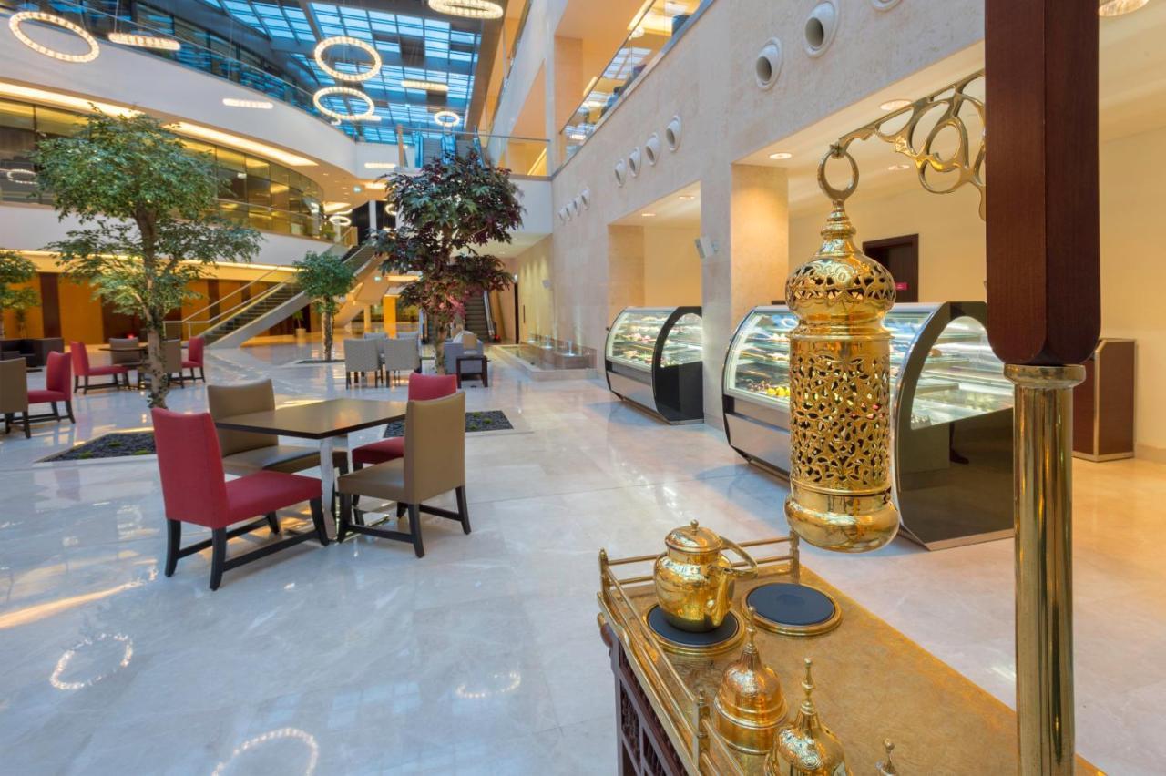 Crowne Plaza Riyadh - Rdc Hotel & Convention By Ihg Dış mekan fotoğraf The lobby of the hotel