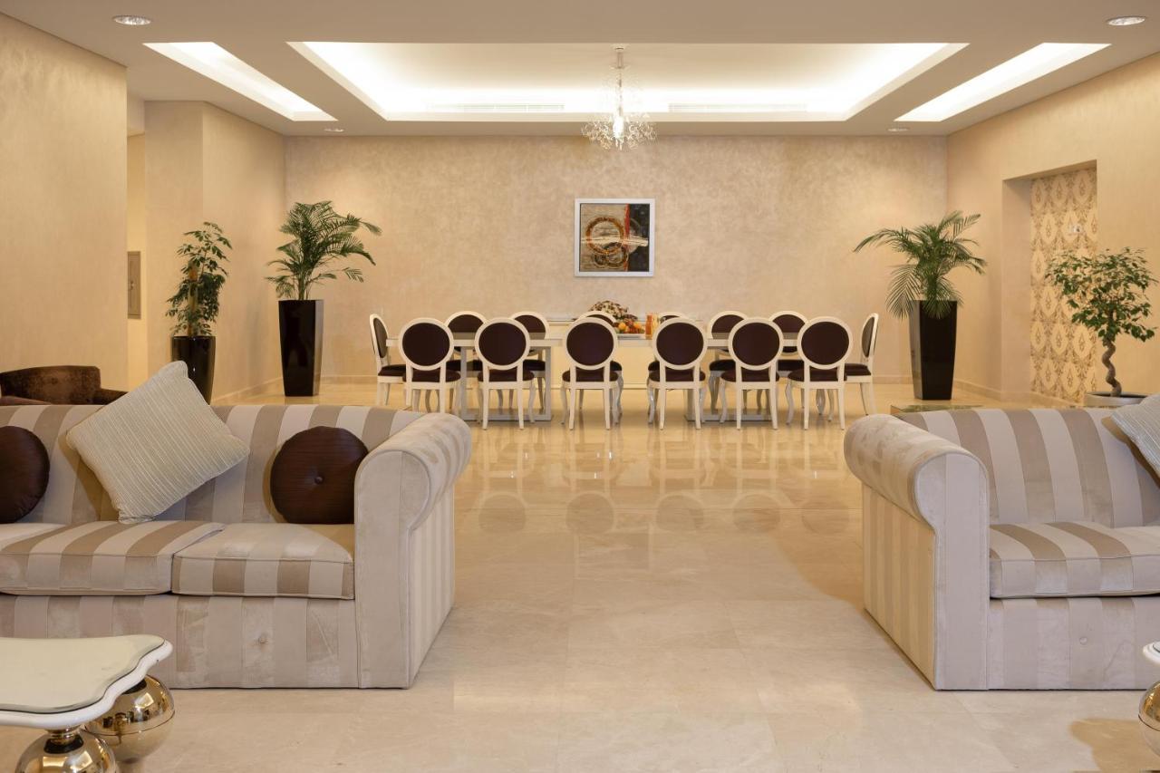Crowne Plaza Riyadh - Rdc Hotel & Convention By Ihg Dış mekan fotoğraf The interior of the hotel